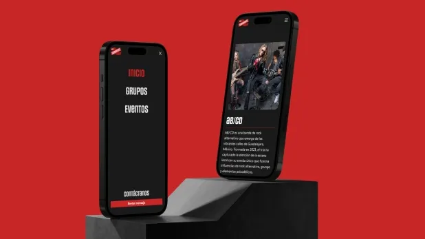 Cellphone with a music app on the screen called "Radio Corriente X"