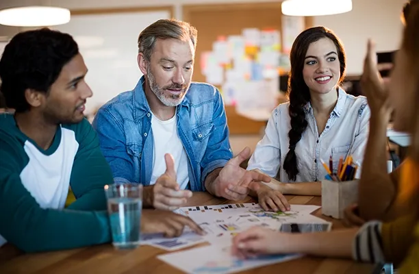 Equipo De Negocios Discutiendo Proyecto